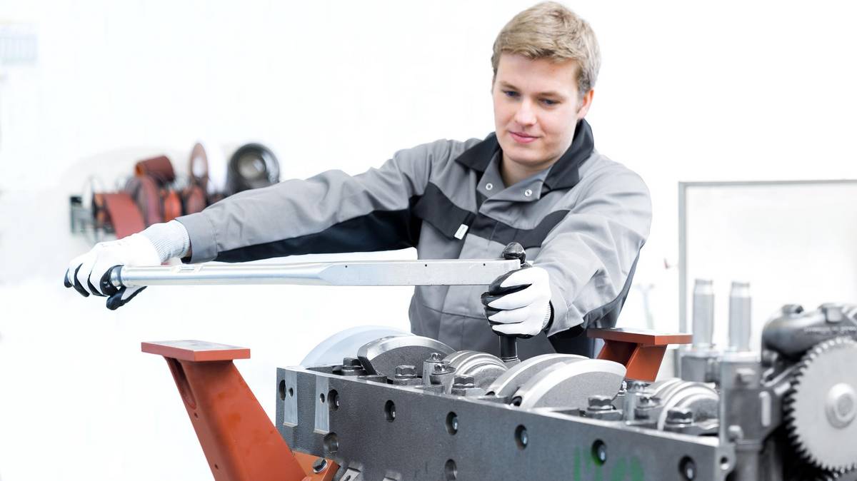 Motoreninstandsetzung hat im emsländischen Lingen Tradition. Foto: Bücker + Essing GmbH